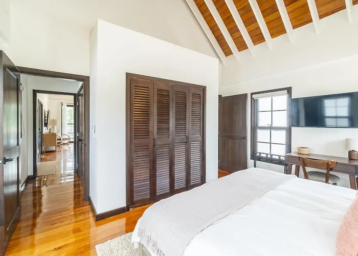 Coral Reef And Mistico Club Boat Shuttle Villa